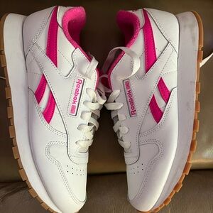 Reebok Classics Kids Sneakers in White and Pink